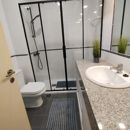 A 50 Metros Da Com Piscina E Estacionamento Appartement *