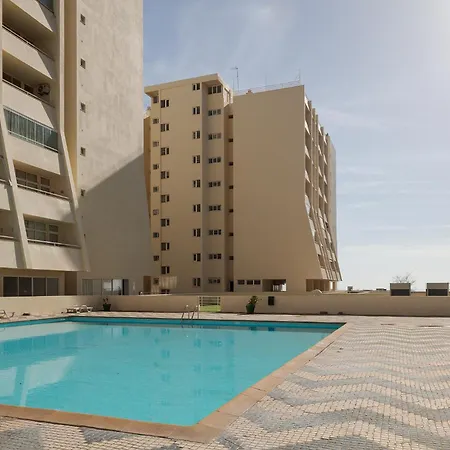 A 50 Metros Da Com Piscina E Estacionamento Appartement *