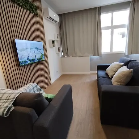 A 50 Metros Da Com Piscina E Estacionamento