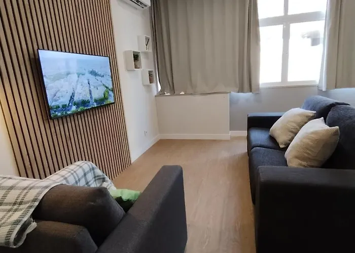 A 50 Metros Da Com Piscina E Estacionamento