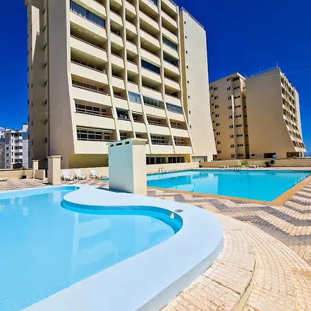 A 50 Metros Da Com Piscina E Estacionamento Appartement *