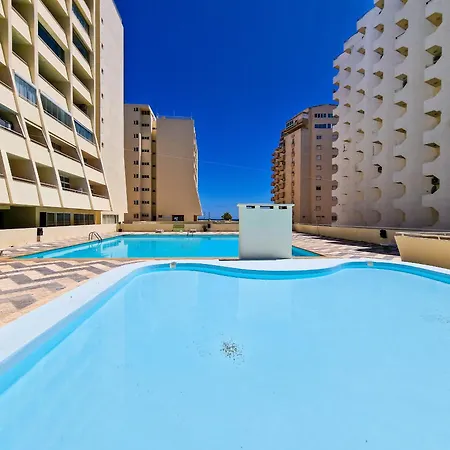 A 50 Metros Da Com Piscina E Estacionamento Appartement *